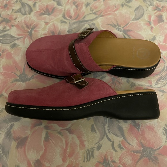 Rockport, Pink Suede, slip-on, shoes. Size 11M.  Great condition. - Picture 2 of 4